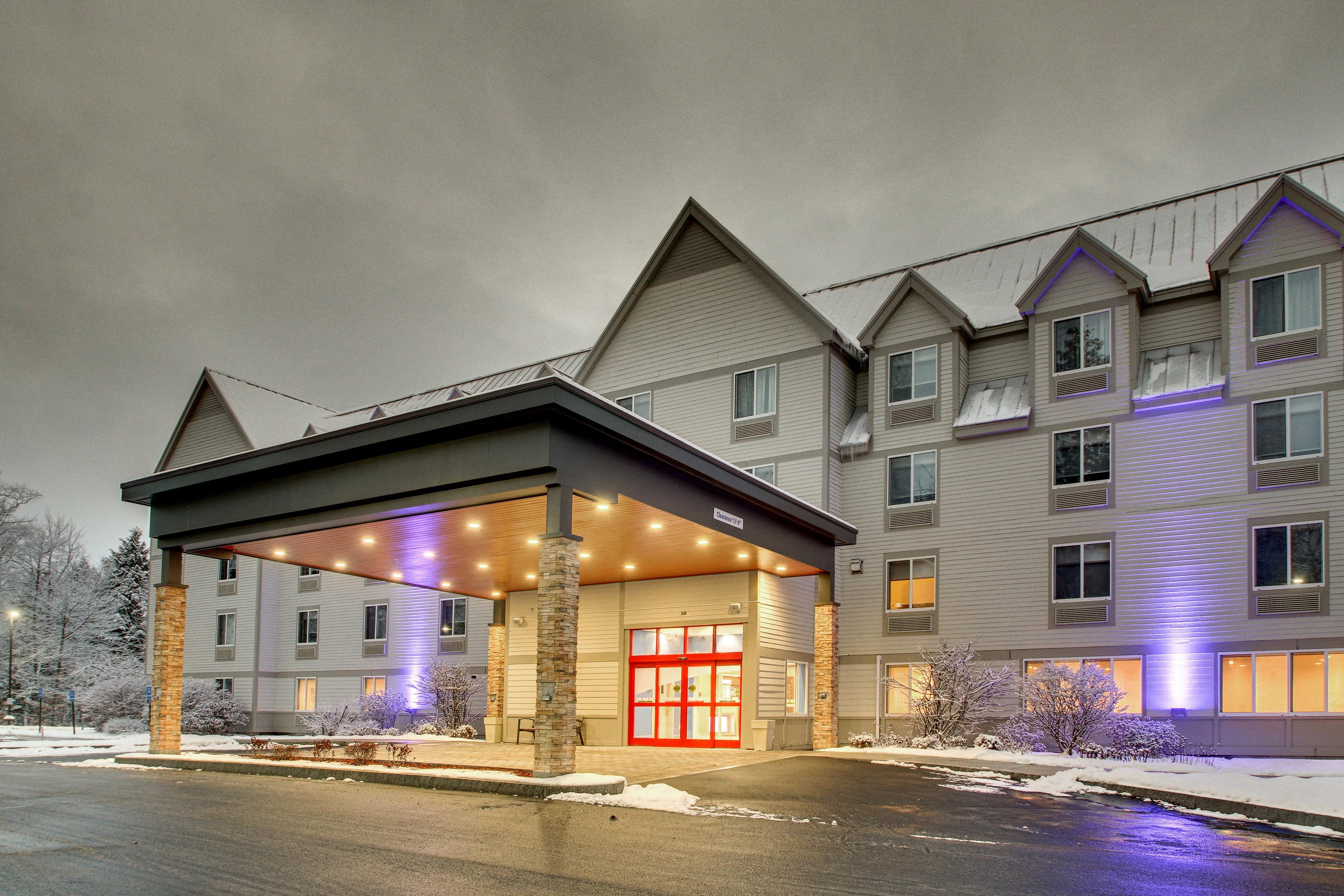 Holiday Inn Express & Suites - Lincoln East - White Mountains, An Ihg Hotel Exterior photo