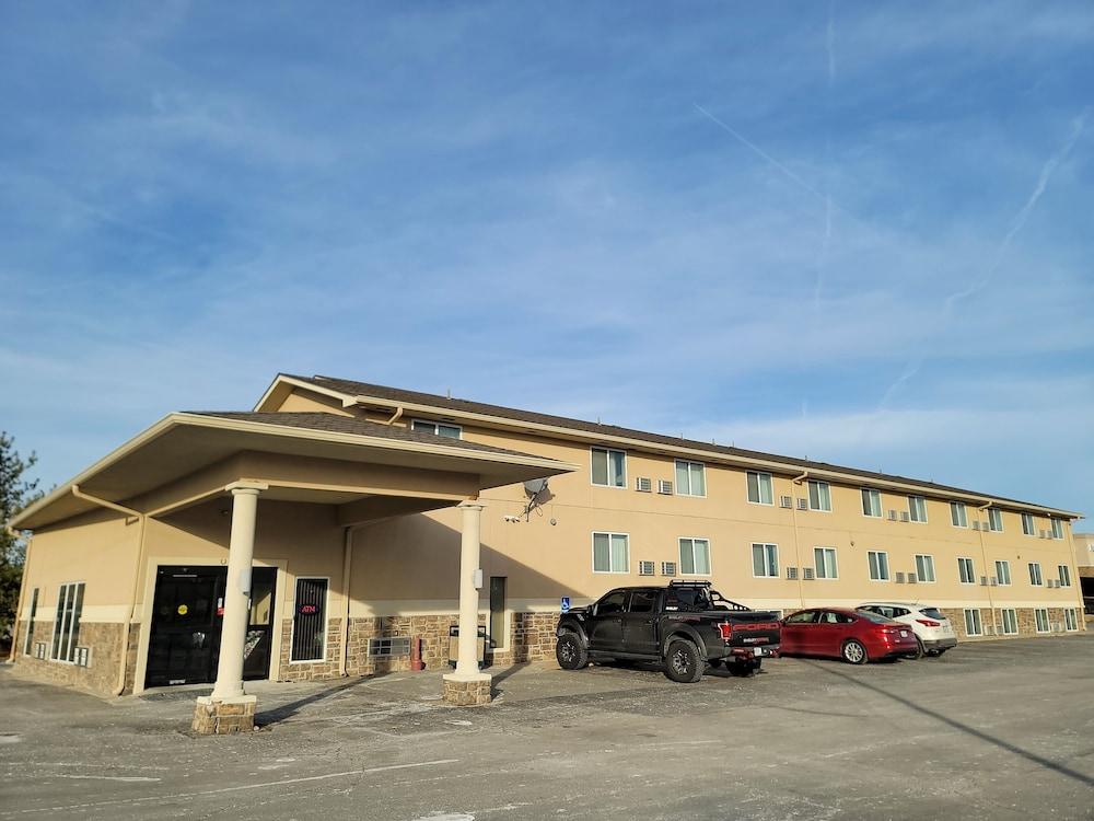 Red Lion Inn And Suites Liberty Exterior photo