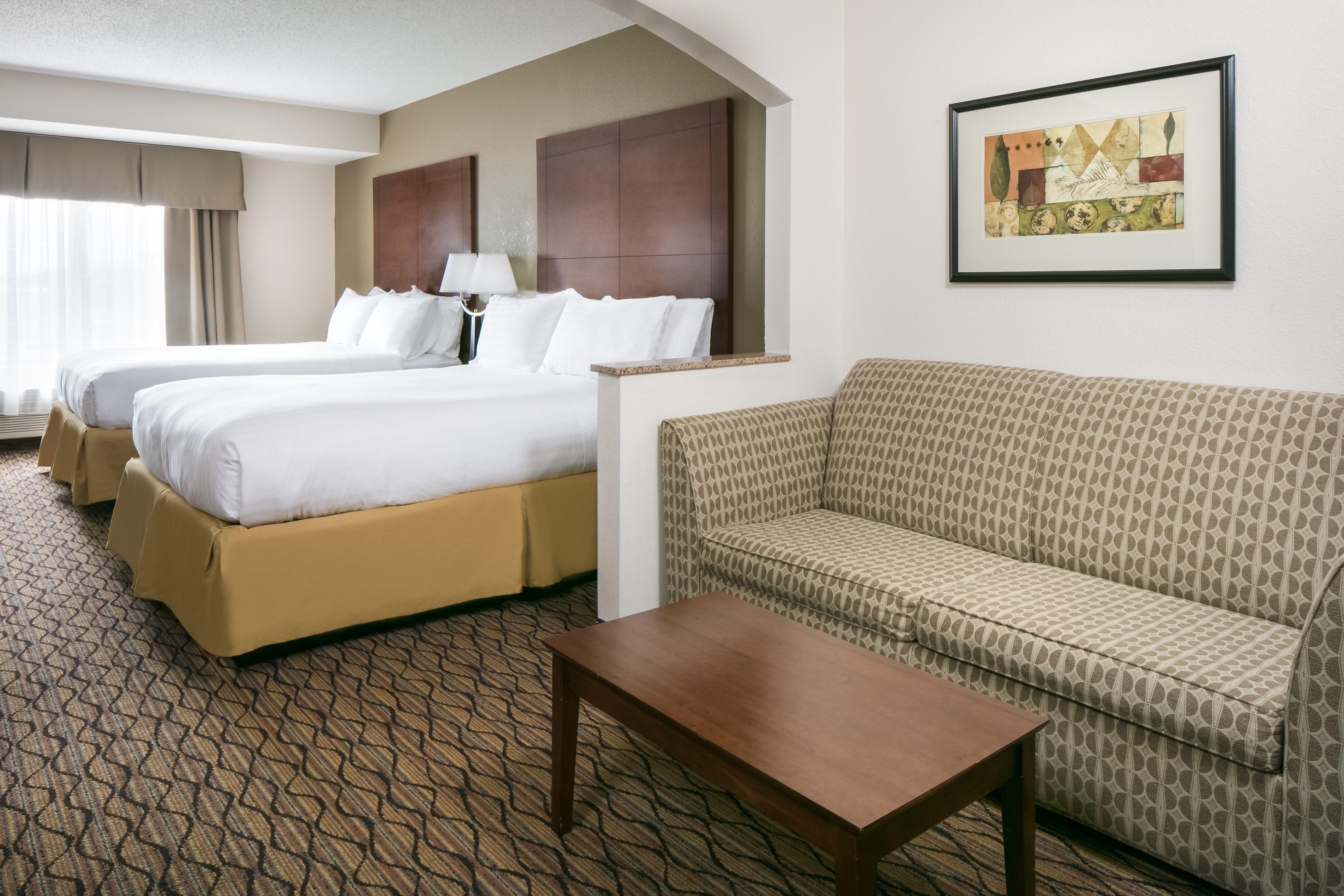 Holiday Inn Express & Suites Clinton, An Ihg Hotel Exterior photo