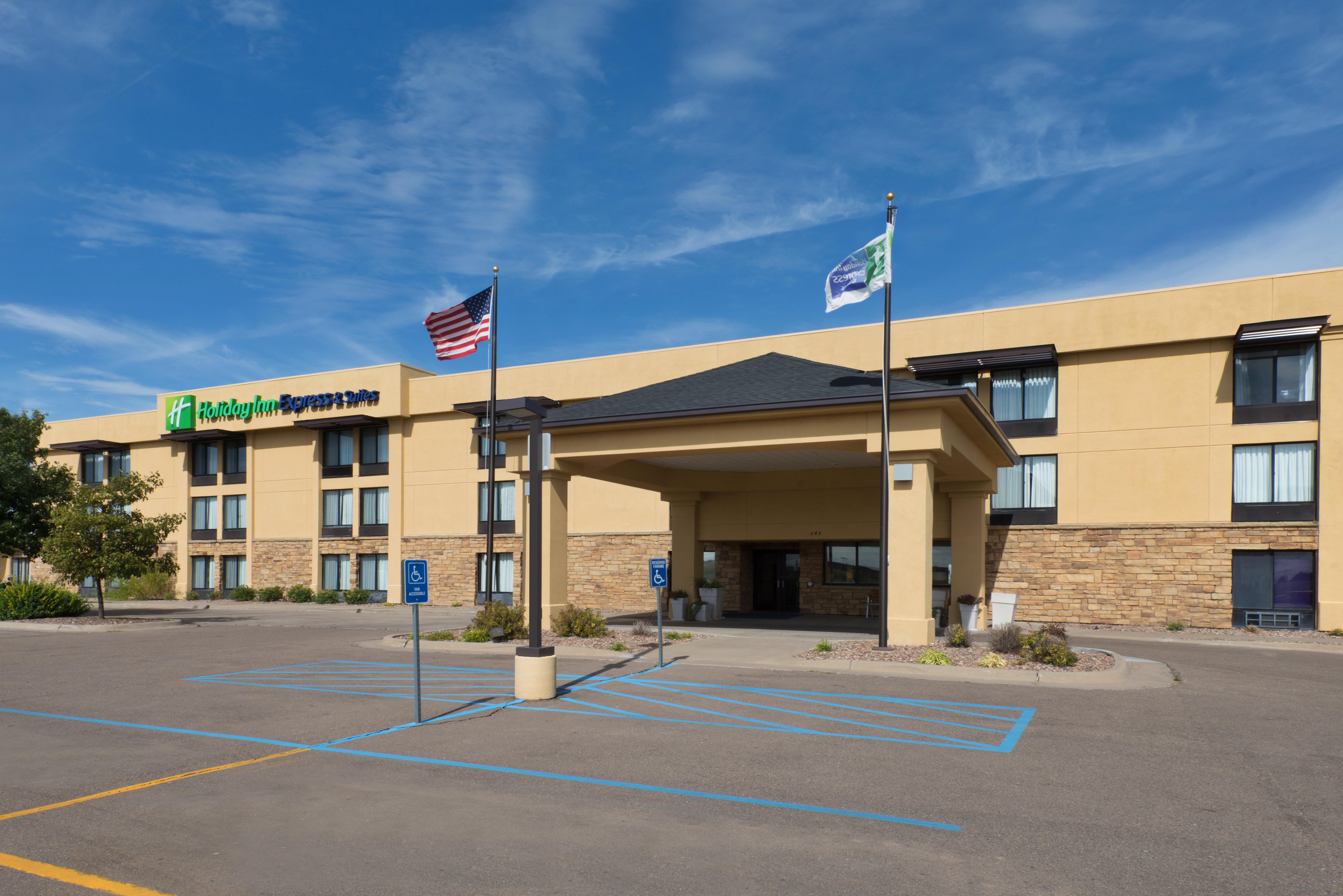 Holiday Inn Express Hotel & Suites Colby, An Ihg Hotel Exterior photo