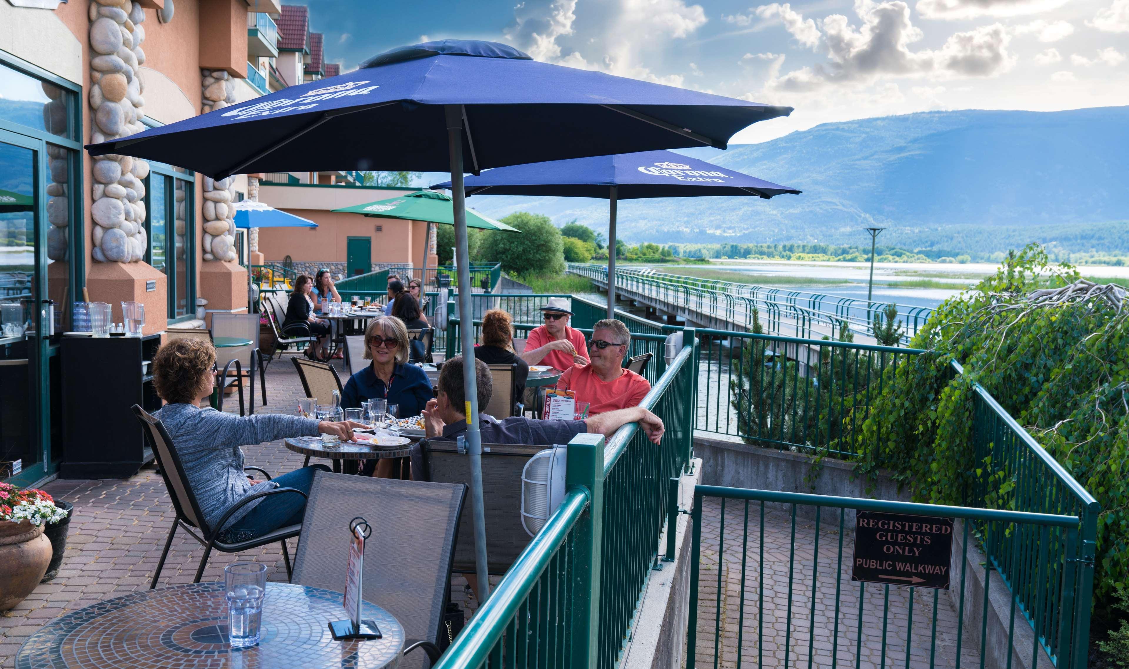 Prestige Harbourfront Resort, Worldhotels Luxury Salmon Arm Exterior photo