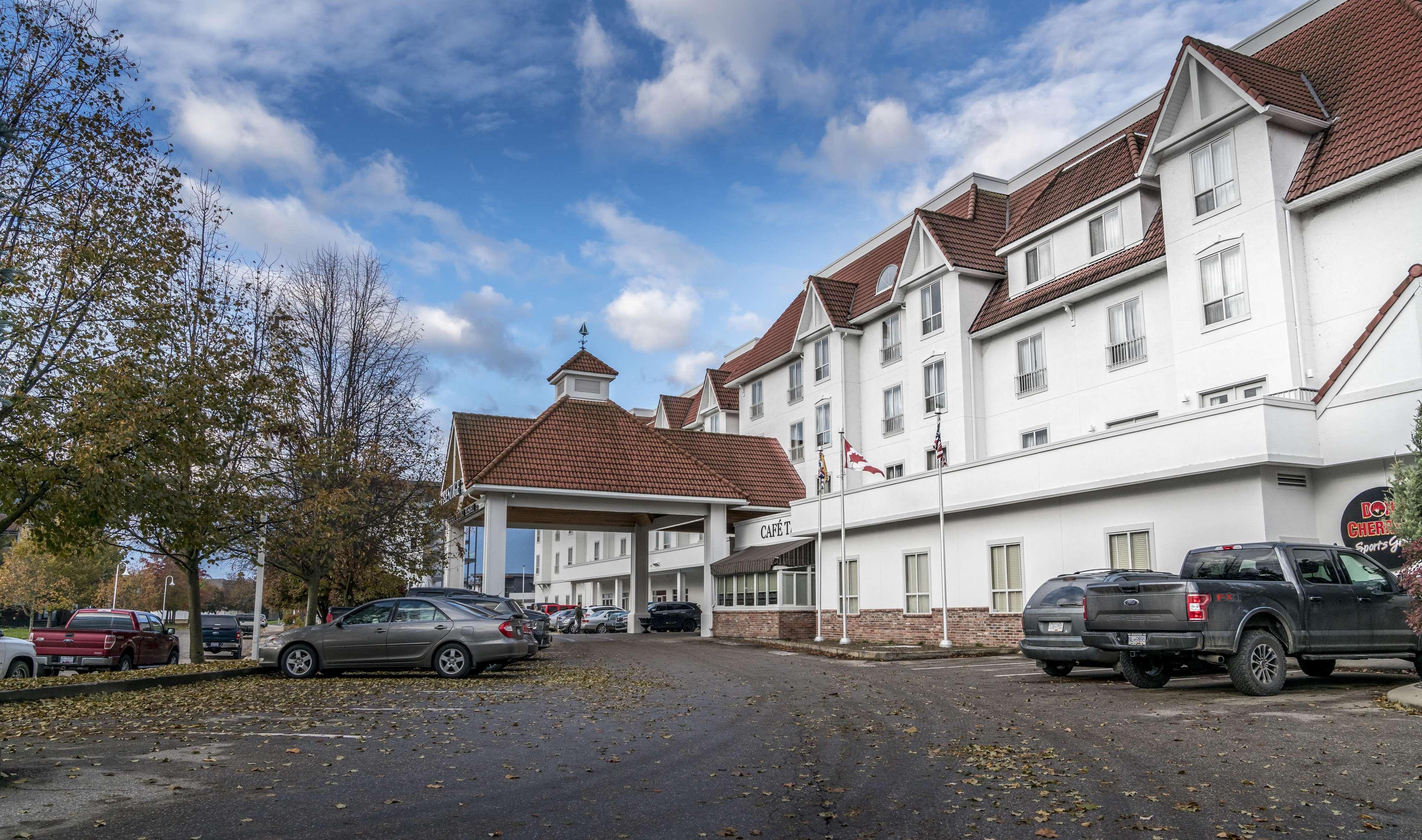 Prestige Harbourfront Resort, Worldhotels Luxury Salmon Arm Exterior photo