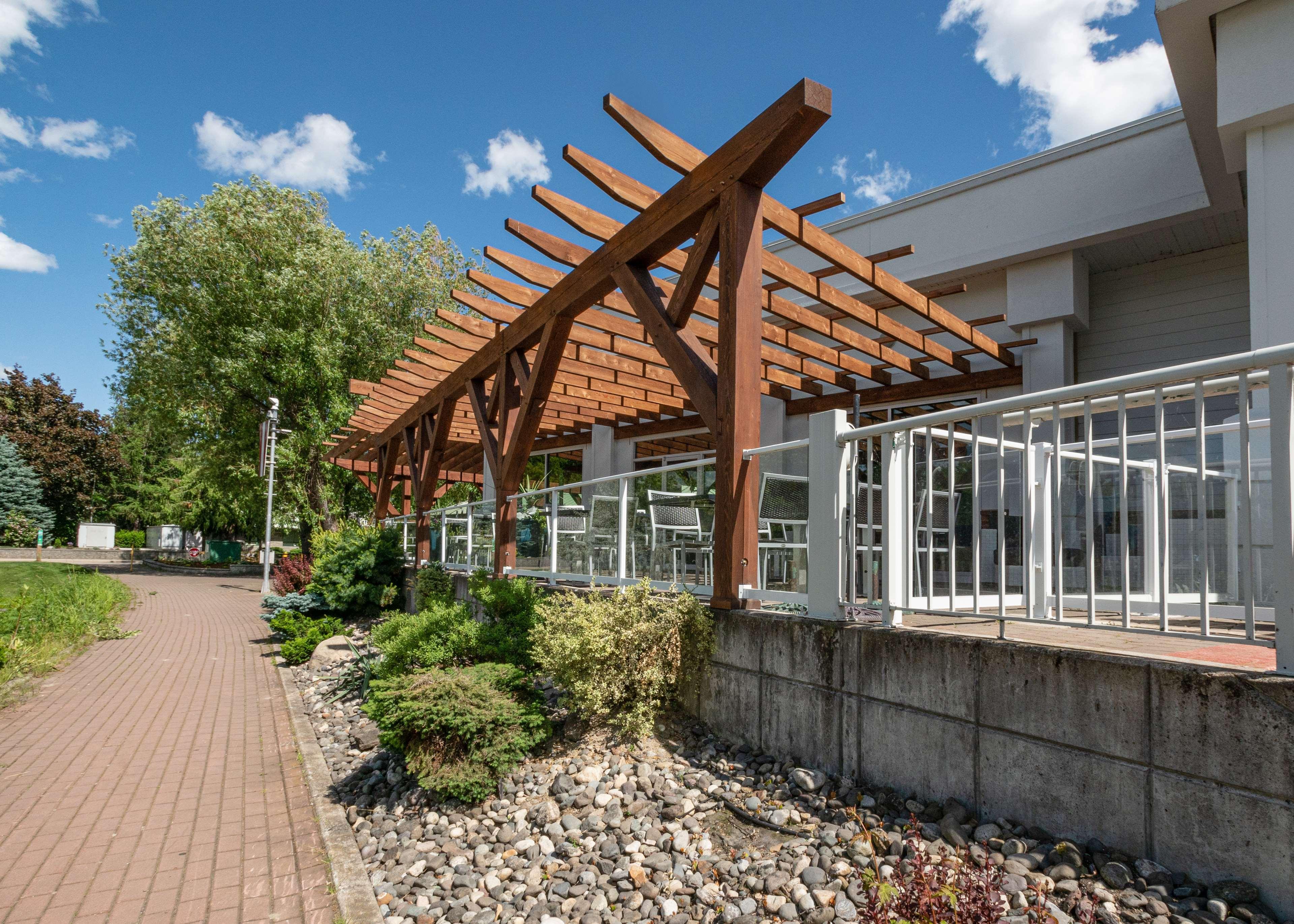 Prestige Harbourfront Resort, Worldhotels Luxury Salmon Arm Exterior photo