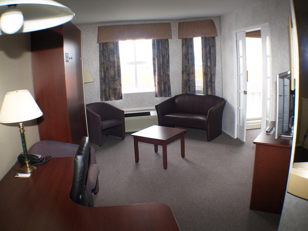 Hotel Quality Suites Sainte-Anne-de-Beaupre Exterior photo