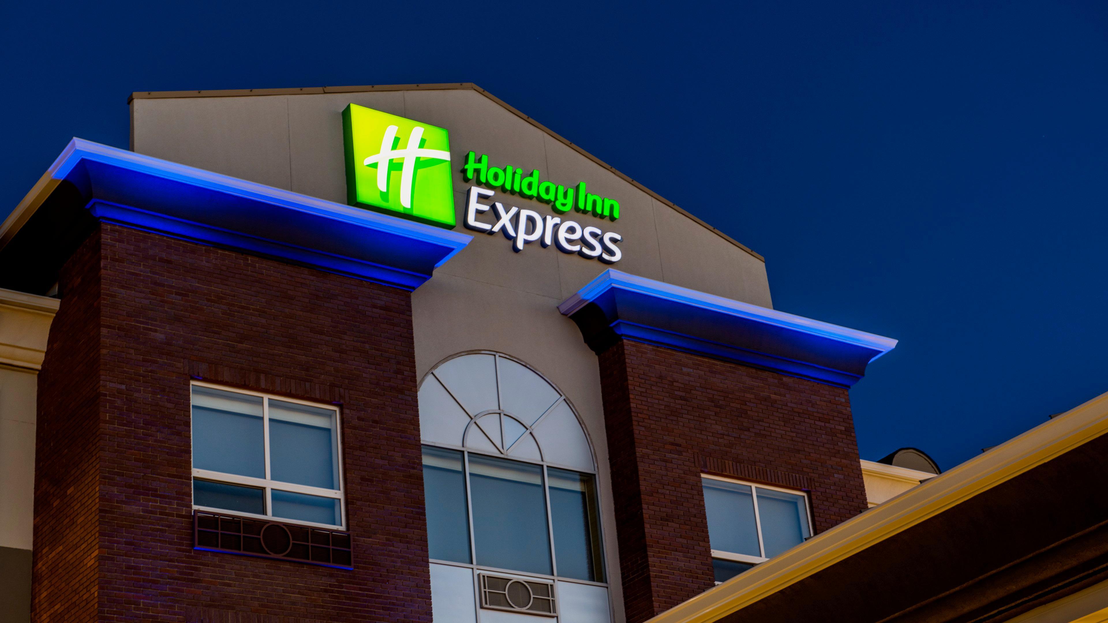 Holiday Inn Express Airdrie, An Ihg Hotel Exterior photo