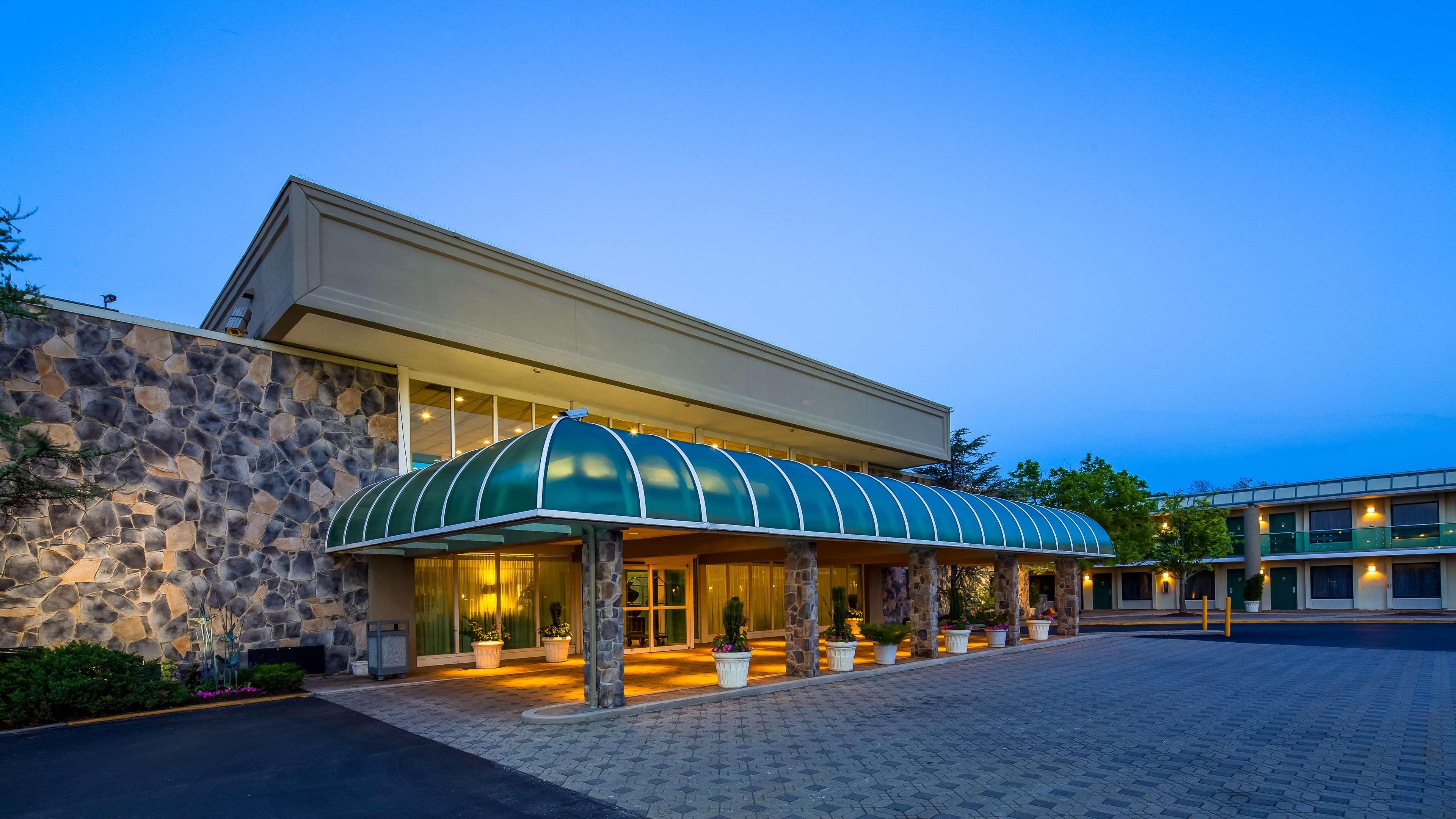 Best Western Plus Ottawa Kanata Hotel And Conference Centre Exterior photo