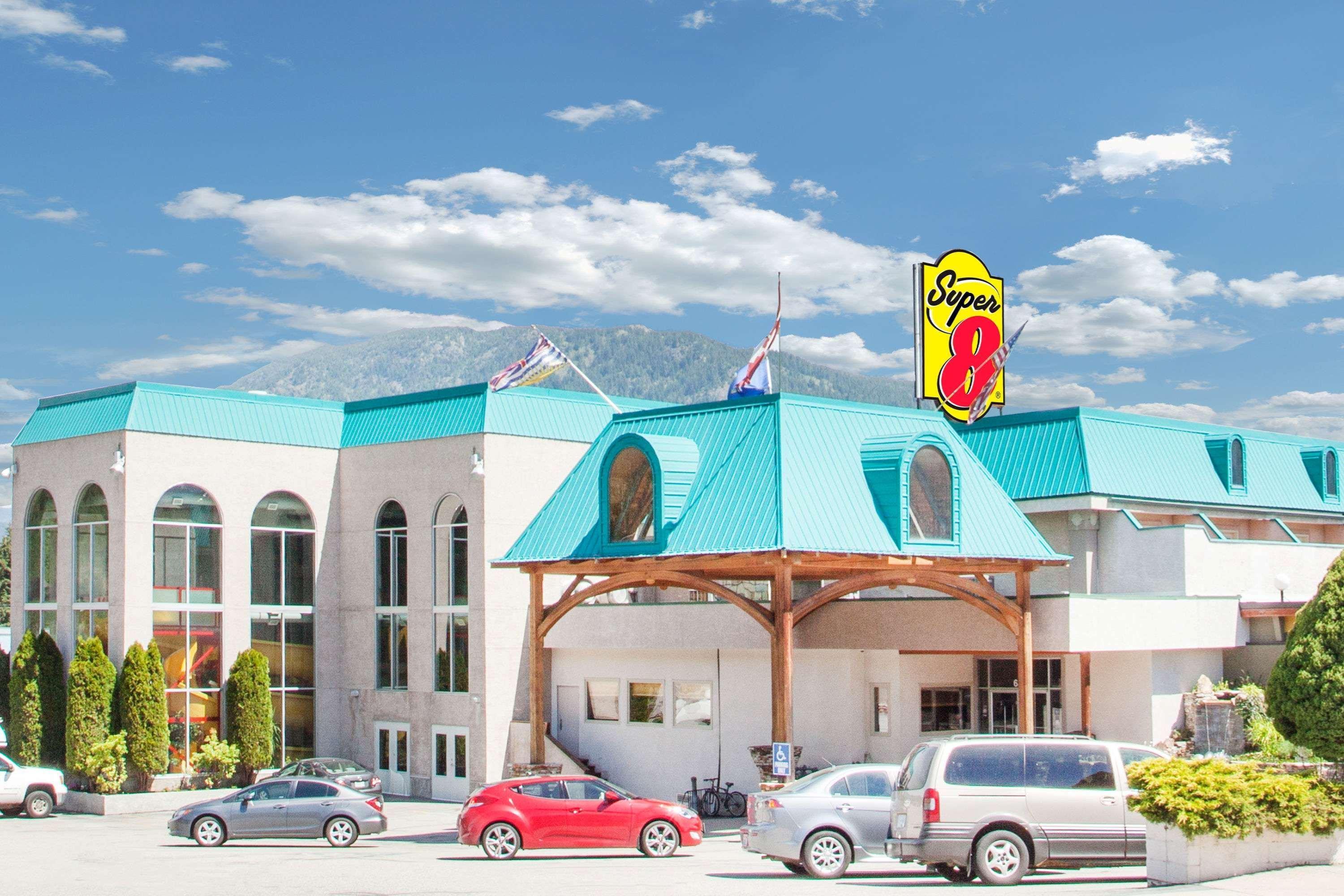 Super 8 By Wyndham Castlegar Bc Hotel Exterior photo