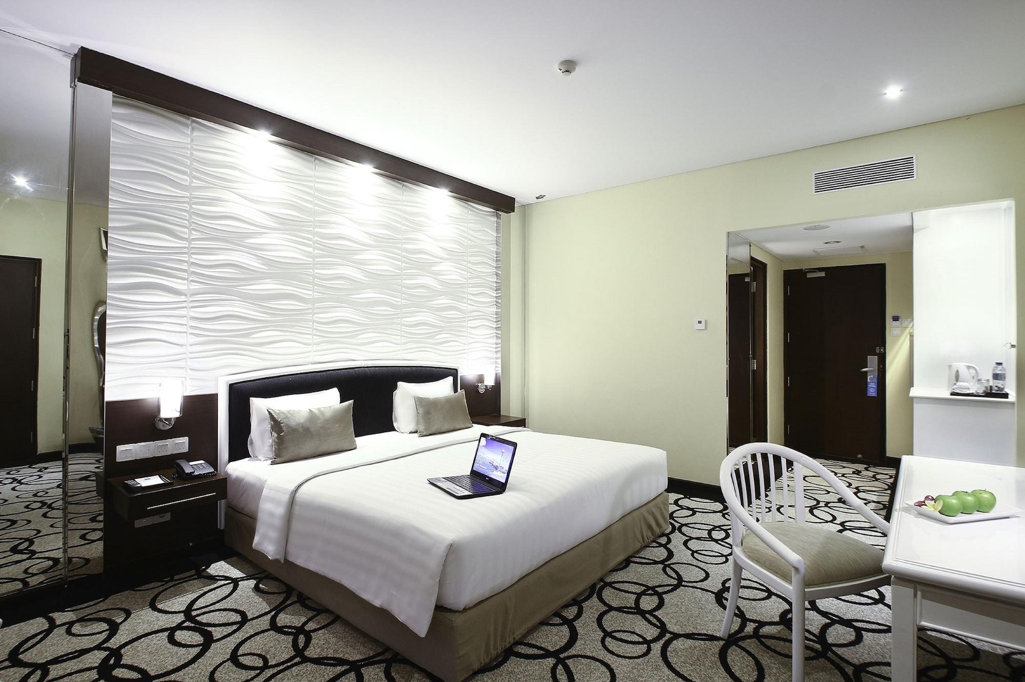 Hotel New Saphir Yogyakarta Exterior photo