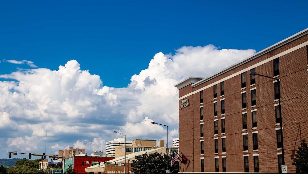 Hampton Inn & Suites Knoxville-Downtown Exterior photo