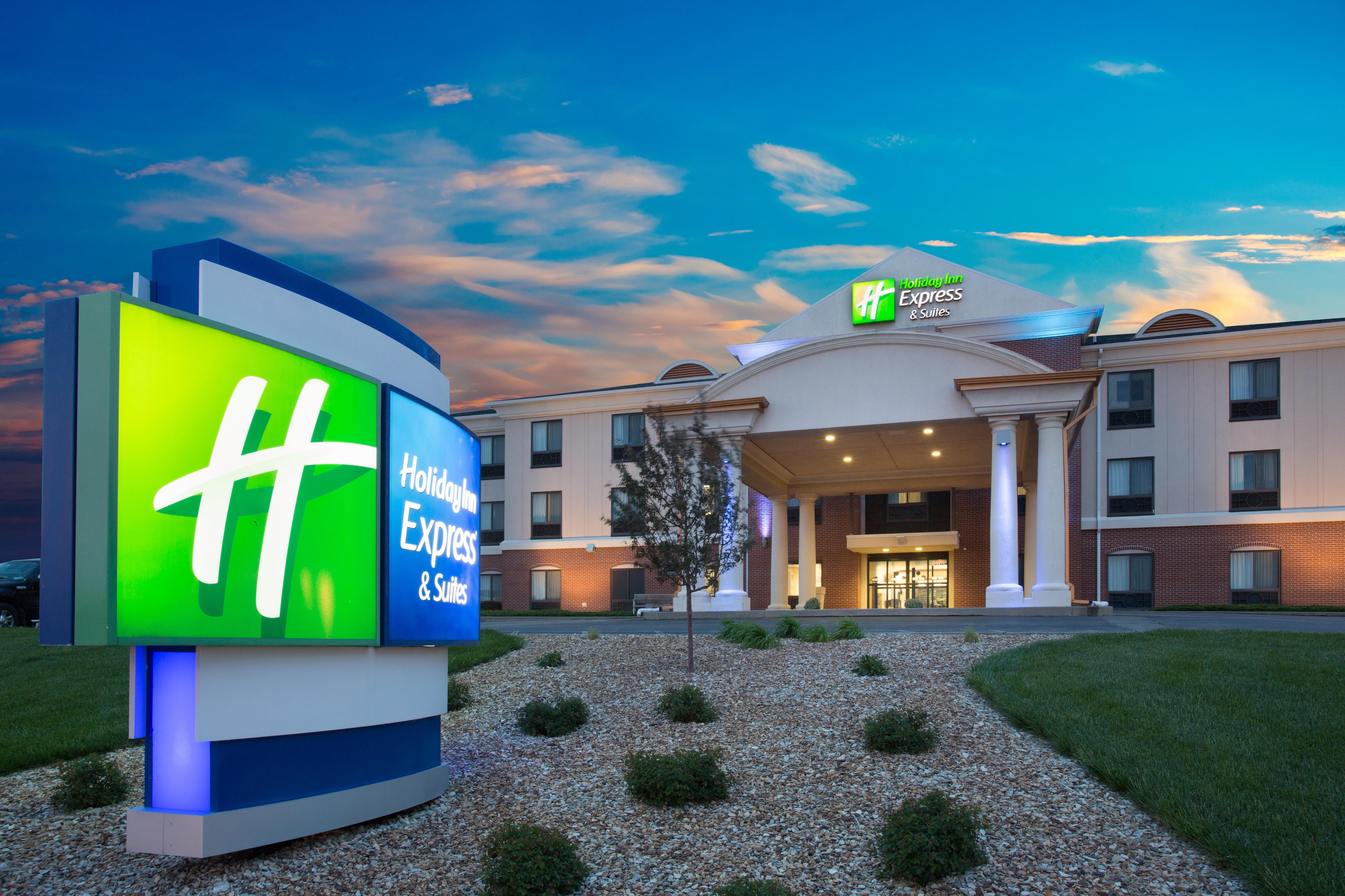 Holiday Inn Express Hotel & Suites Concordia Us 81, An Ihg Hotel Exterior photo