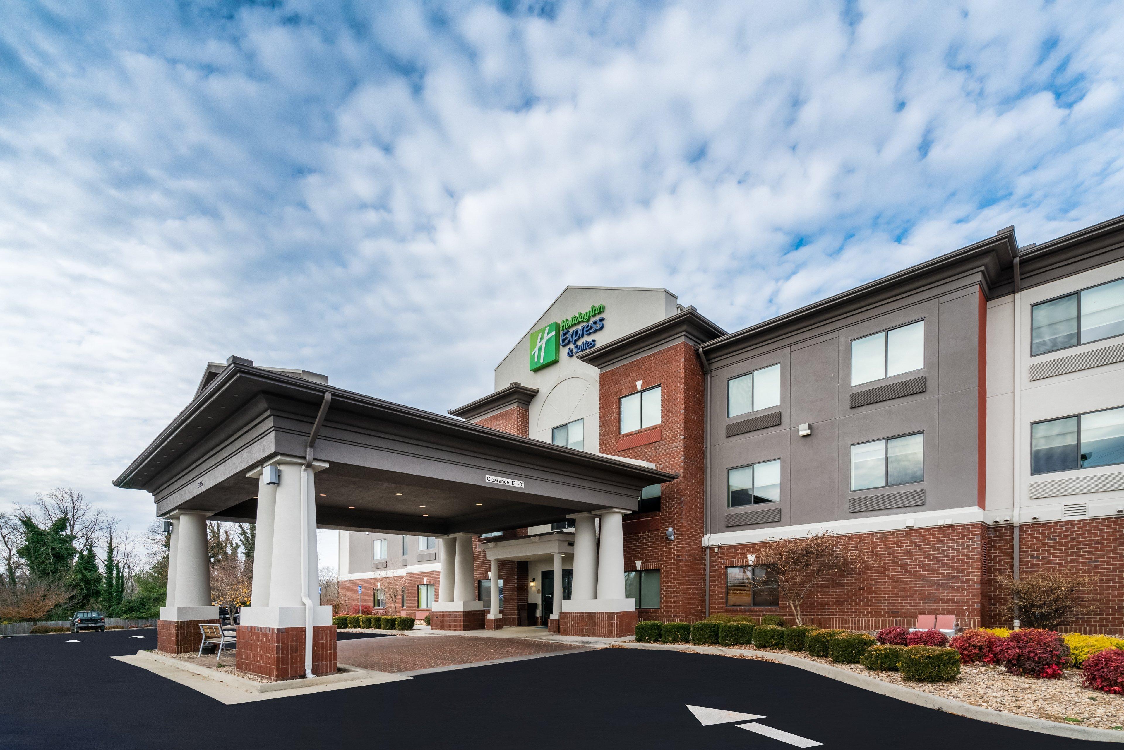 Holiday Inn Express & Suites Rocky Mount Smith Mountain Lake, An Ihg Hotel Exterior photo