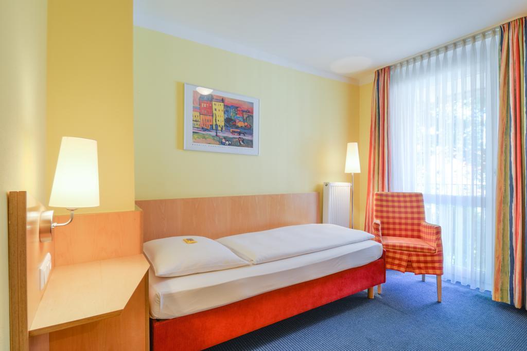 Hotel Beim Schrey Kirchheim bei Muenchen Room photo