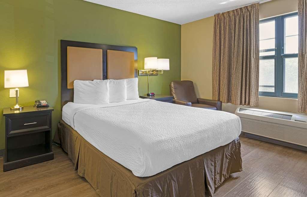 Extended Stay America Suites - Stockton - March Lane Room photo