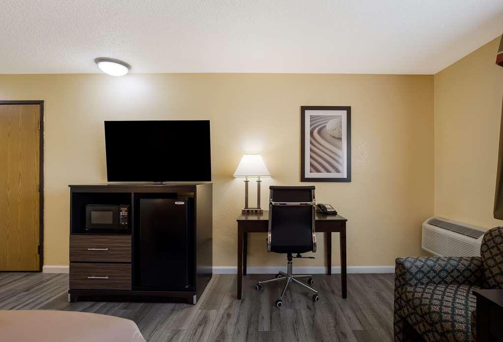 Quality Inn & Suites Medford Airport Room photo