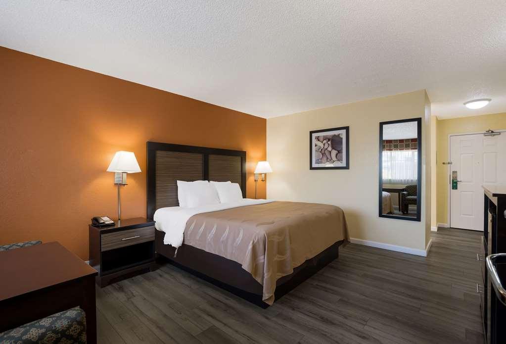 Quality Inn & Suites Medford Airport Room photo