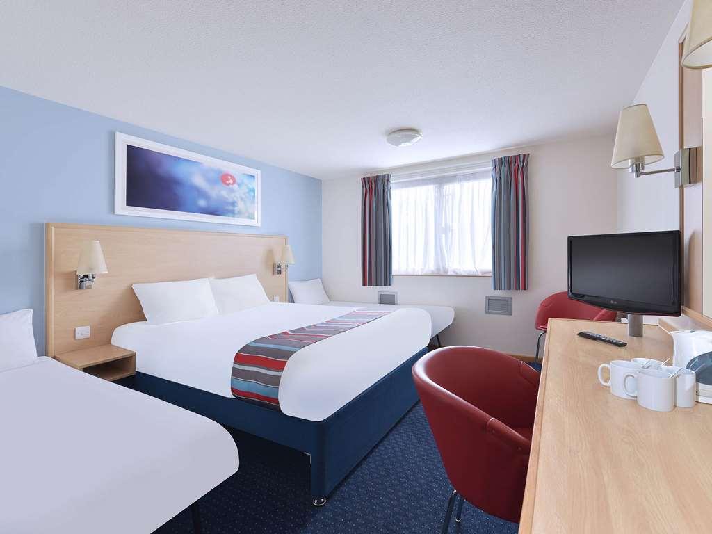 Travelodge London Central City Road Amenities photo