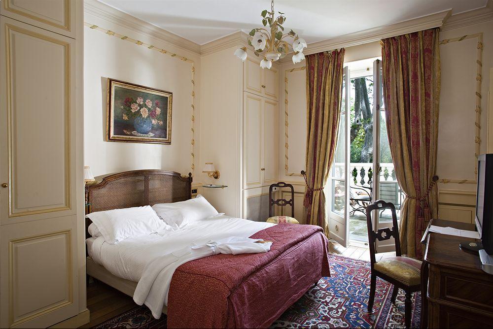 Hostellerie Les Frenes Avignon Room photo