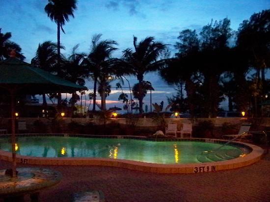 Tortuga Inn Beach Resort By Resortquest Bradenton Beach Exterior photo