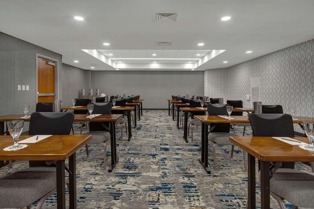Embassy Suites By Hilton Detroit Metro Airport Romulus Facilities photo