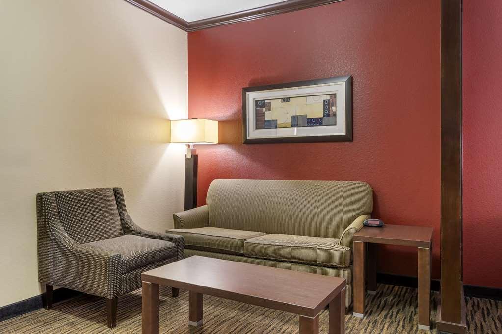 Best Western Plus Classic Inn And Suites Center Room photo