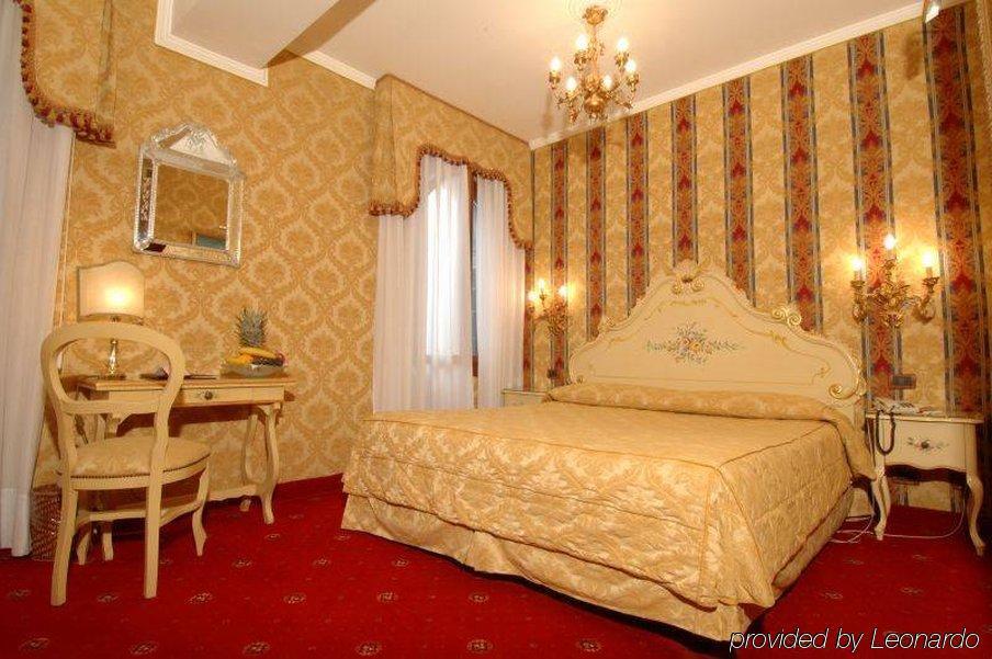 Hotel American-Dinesen Venice Room photo
