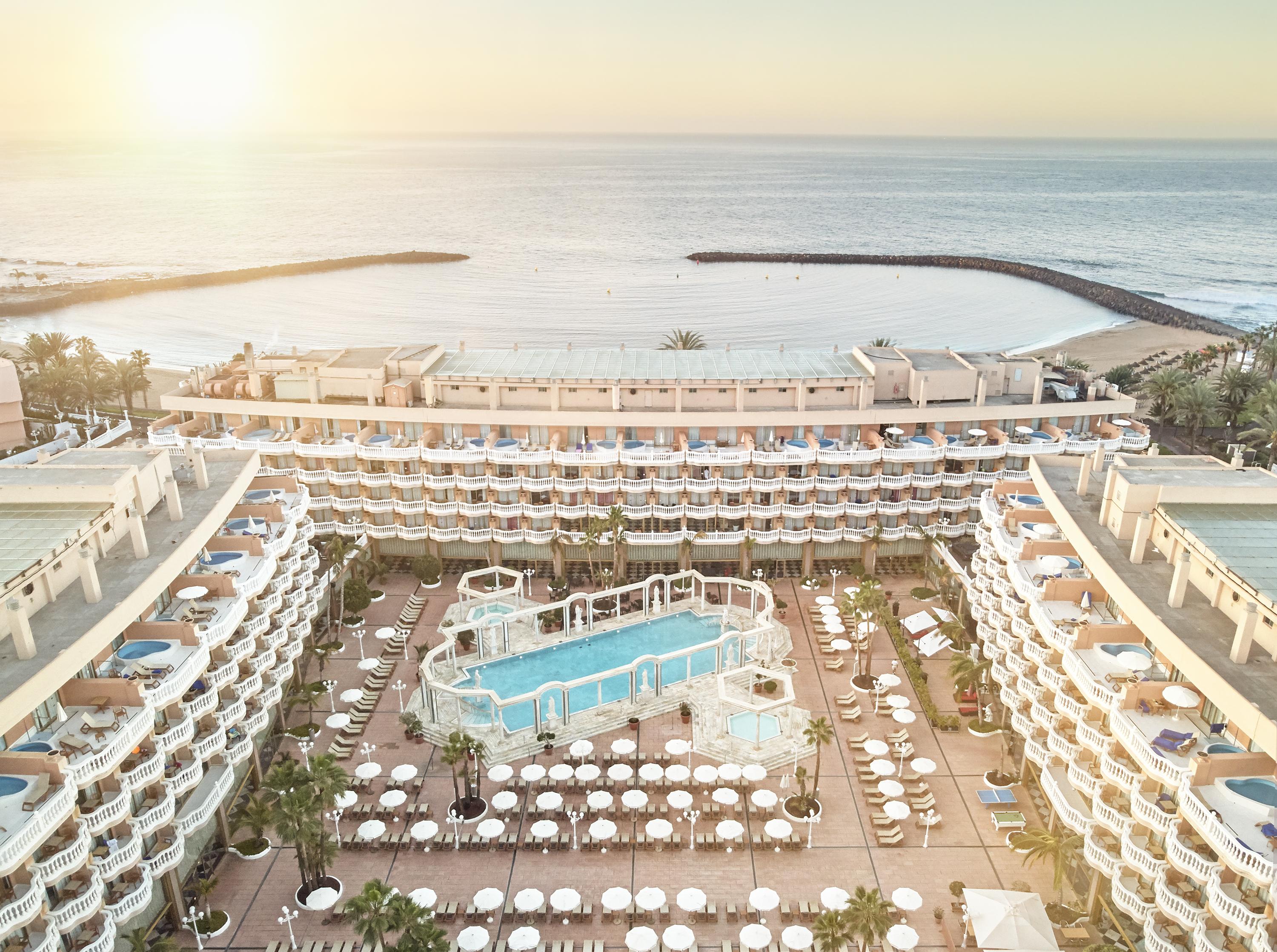 Hotel Cleopatra Palace Playa de las Americas  Exterior photo