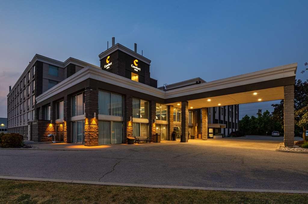 Comfort Inn & Conference Centre Toronto Airport Exterior photo