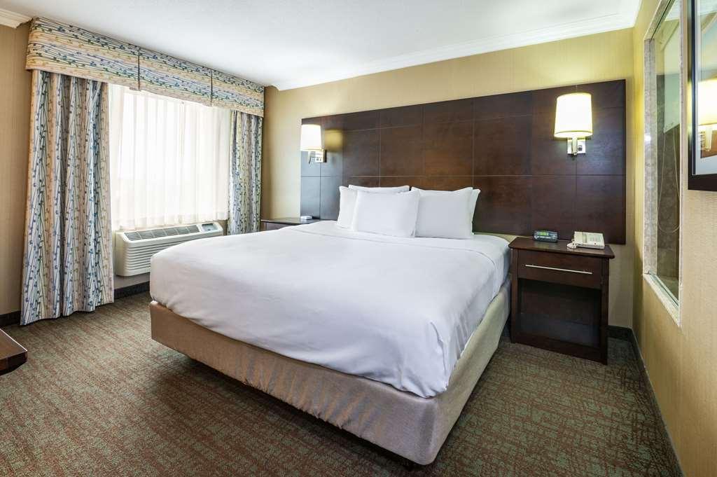 Comfort Inn & Conference Centre Toronto Airport Room photo