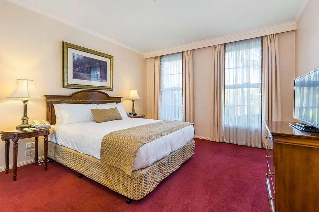 Quality Hotel Canterbury International Forest Hill Room photo