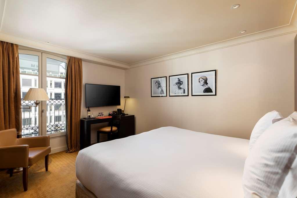 Hotel Montaigne Paris Room photo