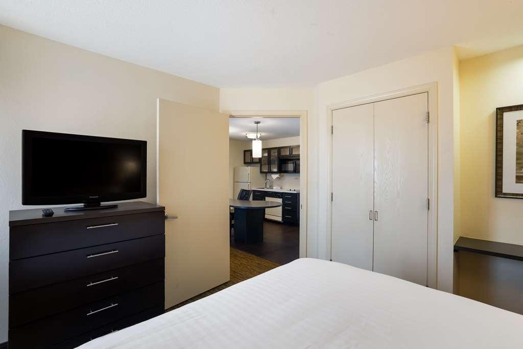 Sonesta Simply Suites Des Moines West Des Moines Room photo