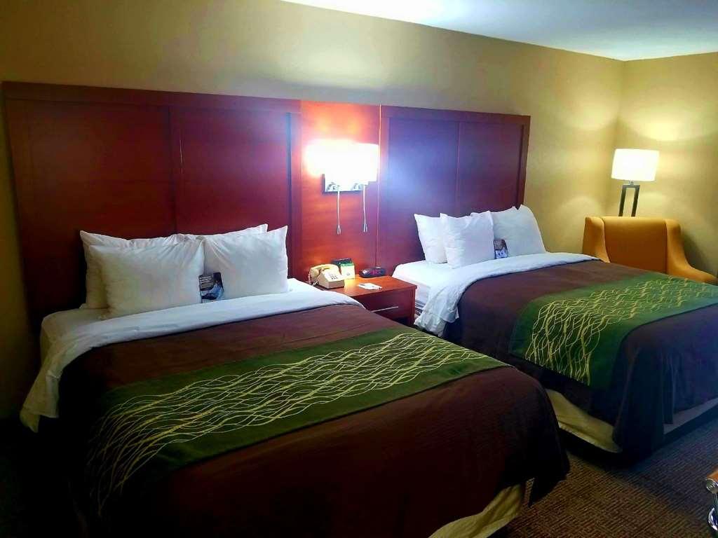 Erie Presque Isle Hotel Room photo
