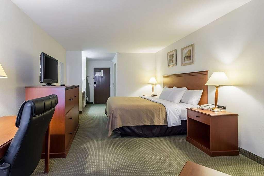 Baymont By Wyndham Omaha Sw Hotel Room photo