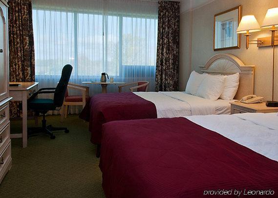 Clarion Hotel & Conference Centre Fort Erie Room photo
