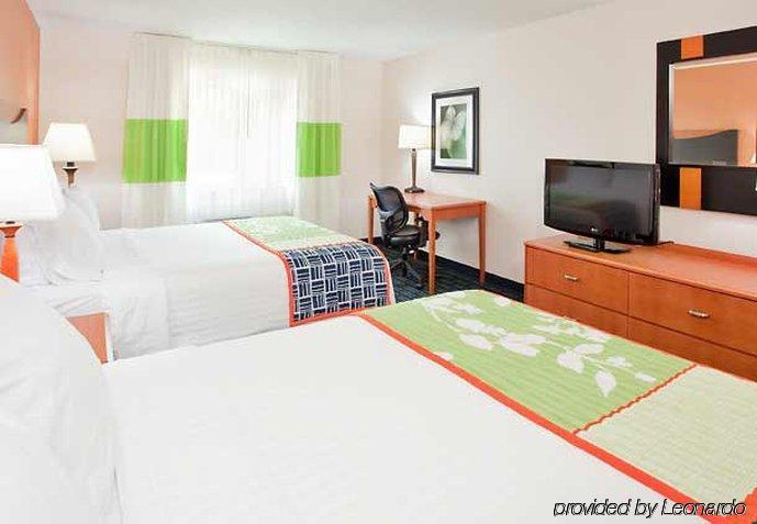 Fairfield Inn & Suites Houston Humble Room photo