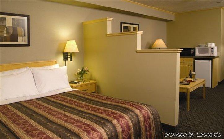Travelodge By Wyndham Fort Mcmurray Room photo