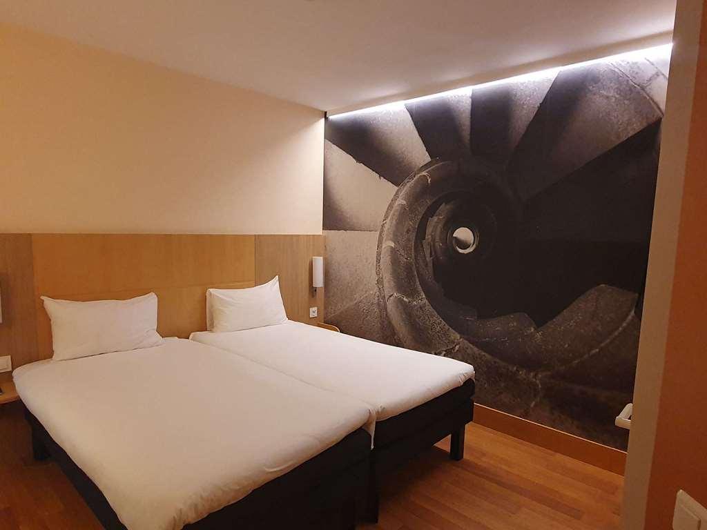 Ibis Barcelona Centro Hotel Room photo