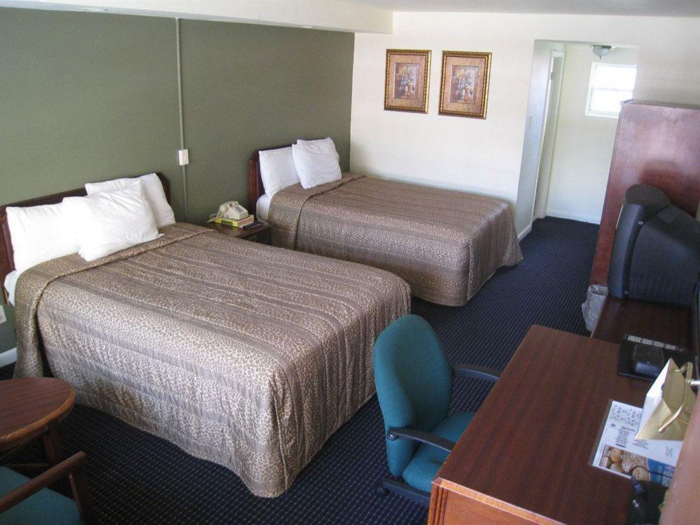 Clarion Inn Atlantic City Room photo