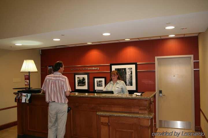 Hampton Inn & Suites Williamsburg-Central Interior photo
