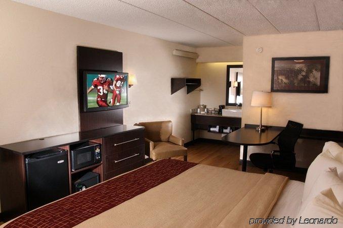 Red Roof Inn Plus+ Wilmington - Newark Christiana Room photo