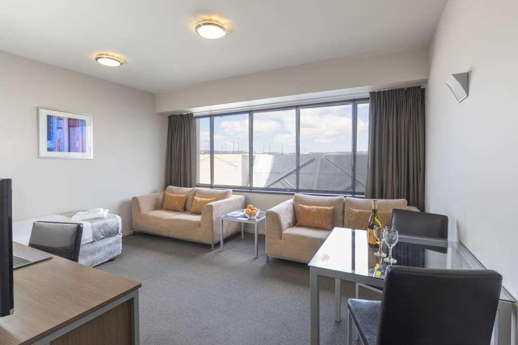 Quality Suites Central Square Palmerston North Room photo
