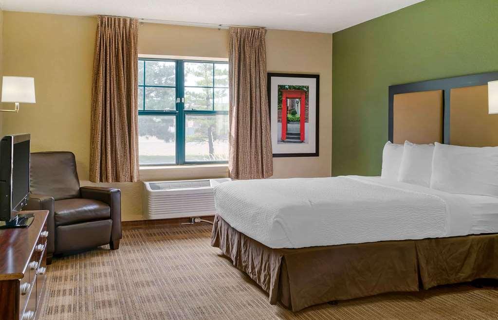 Extended Stay America Select Suites - Tampa - North - Usf - Attractions Room photo