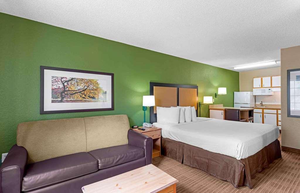 Extended Stay America Select Suites - Tampa - Brandon Room photo