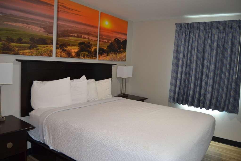 Days Inn And Suites By Wyndham Sikeston Room photo