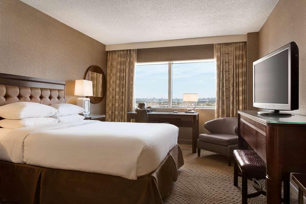 Hilton Meadowlands Hotel East Rutherford Room photo
