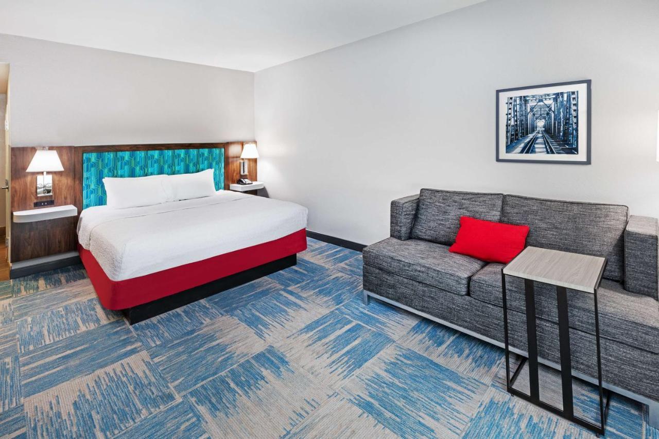 Hampton Inn And Suites Houston Central Exterior photo