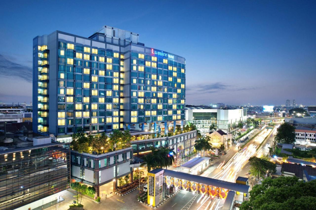 Lumire Hotel & Convention Centre Jakarta Exterior photo
