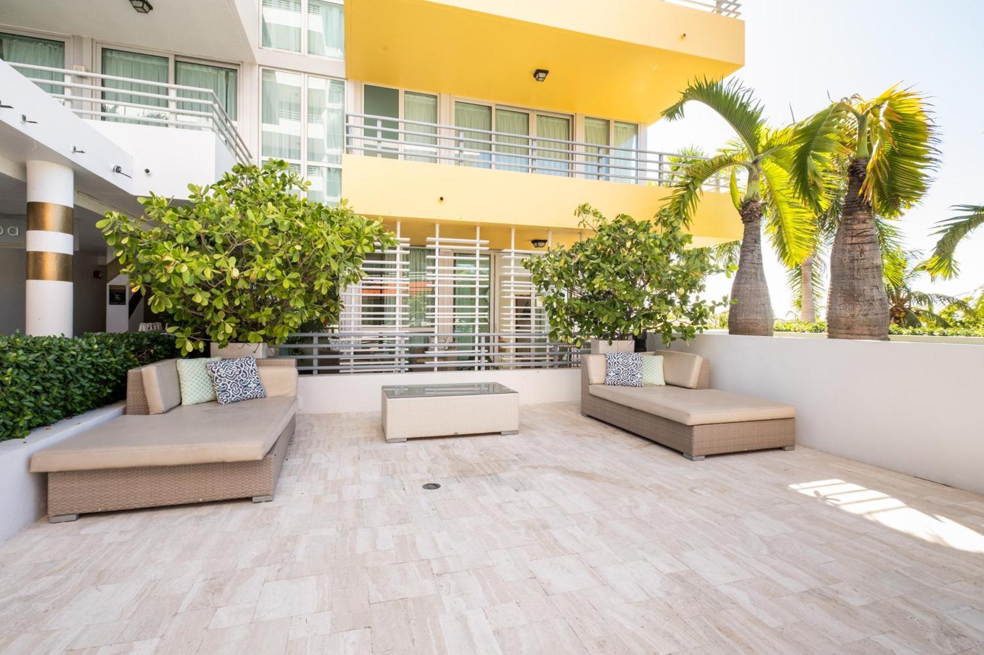 Hilton Bentley Miami/South Beach Miami Beach Exterior photo