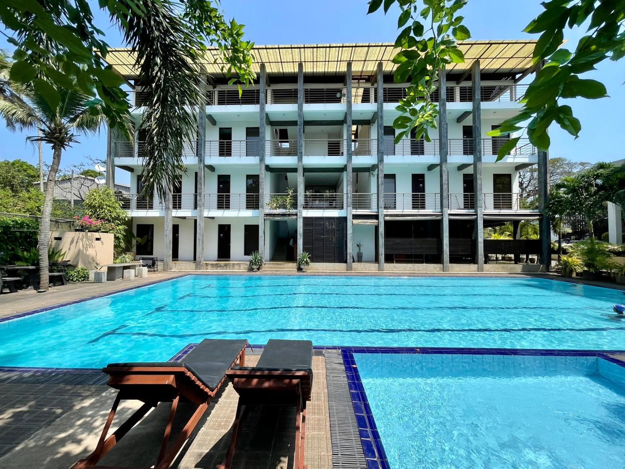 Olanro Hotel Negombo Exterior photo