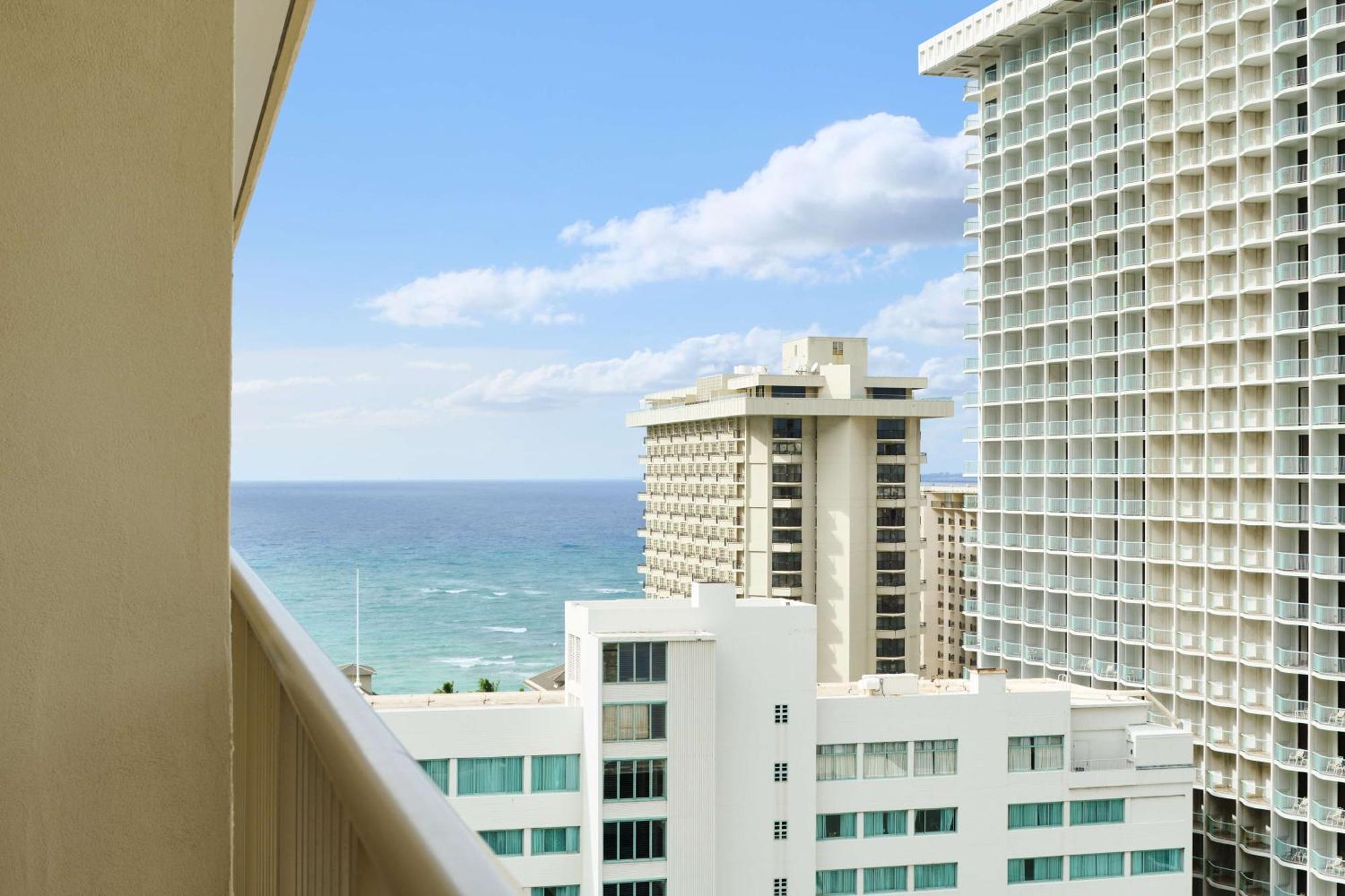 Ohana Waikiki East By Outrigger Honolulu Exterior photo